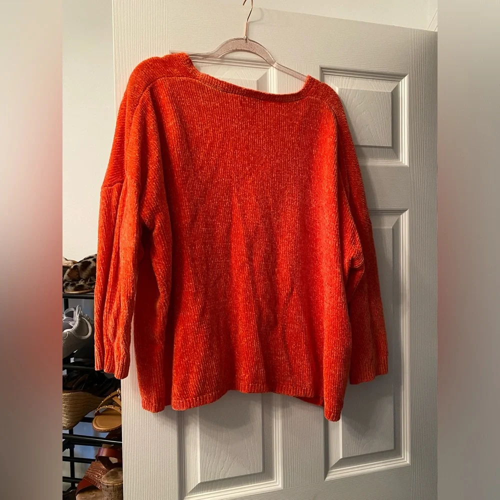 Express Sweater - Picture 2 of 3
